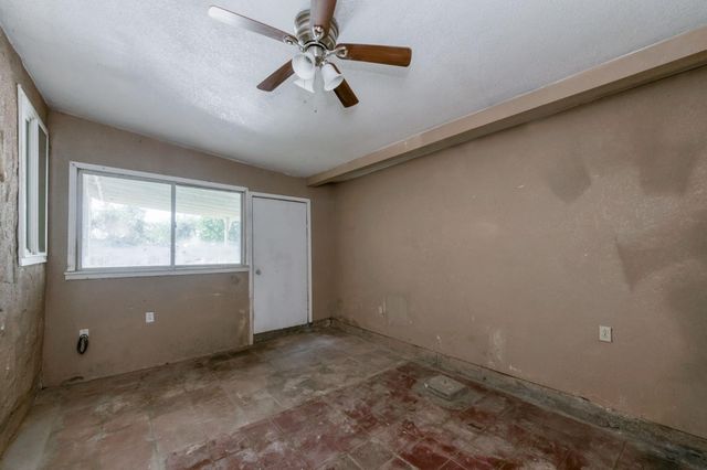 4117 E Kaviland Avenue, Fresno, CA 93725