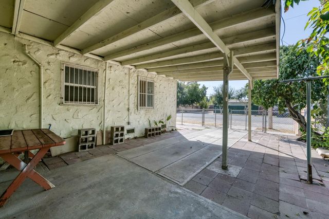 4117 E Kaviland Avenue, Fresno, CA 93725