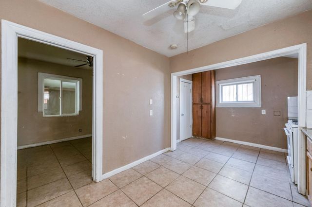 4117 E Kaviland Avenue, Fresno, CA 93725