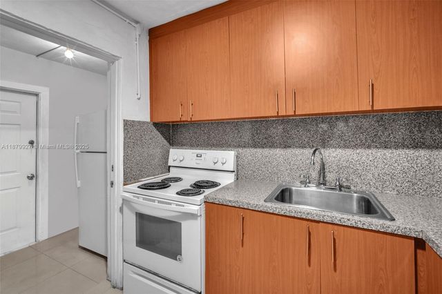 460 NE 132nd St, North Miami, FL 33161