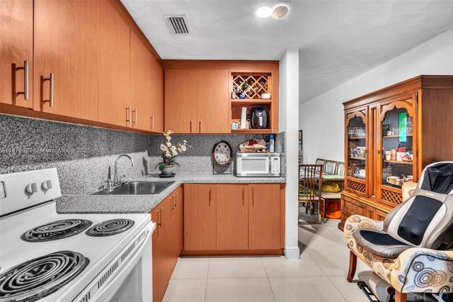 460 NE 132nd St, North Miami, FL 33161