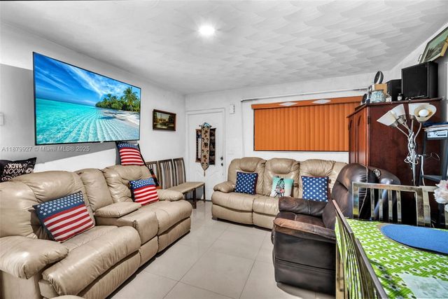 460 NE 132nd St, North Miami, FL 33161