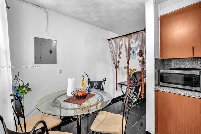460 NE 132nd St, North Miami, FL 33161