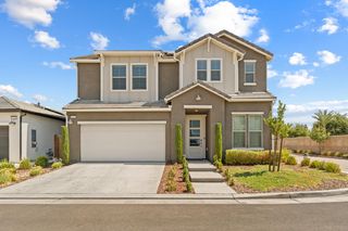 1396 E Via Prato Dr, Fresno, CA 93730