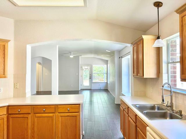 615 Settlement ST, Cedar Park, TX 78613