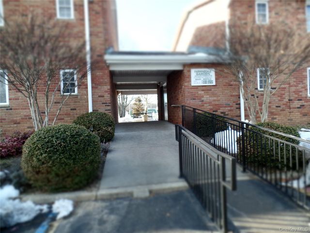 1233 Melville Rd 24, Farmingdale, NY 11735