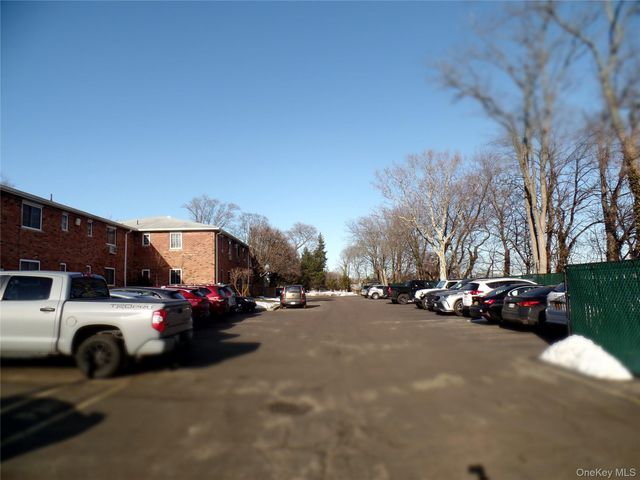 1233 Melville Rd 24, Farmingdale, NY 11735