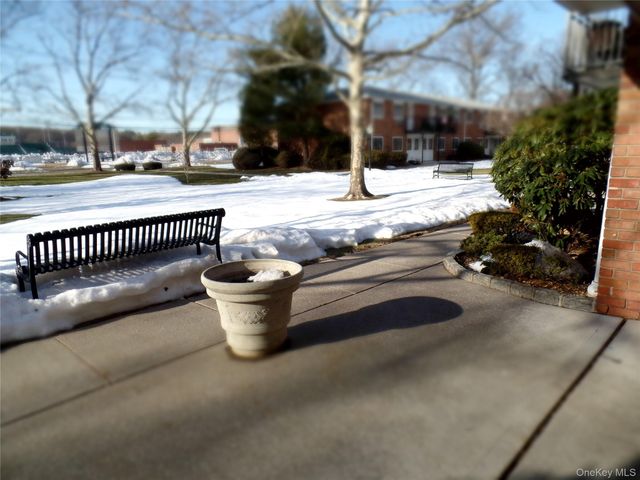 1233 Melville Rd 24, Farmingdale, NY 11735