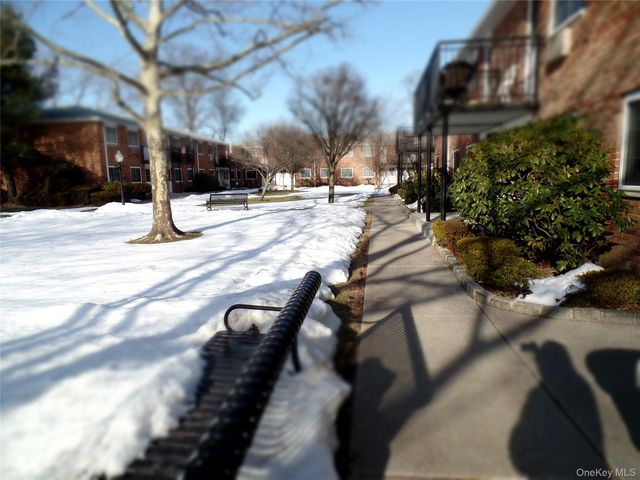 1233 Melville Rd 24, Farmingdale, NY 11735