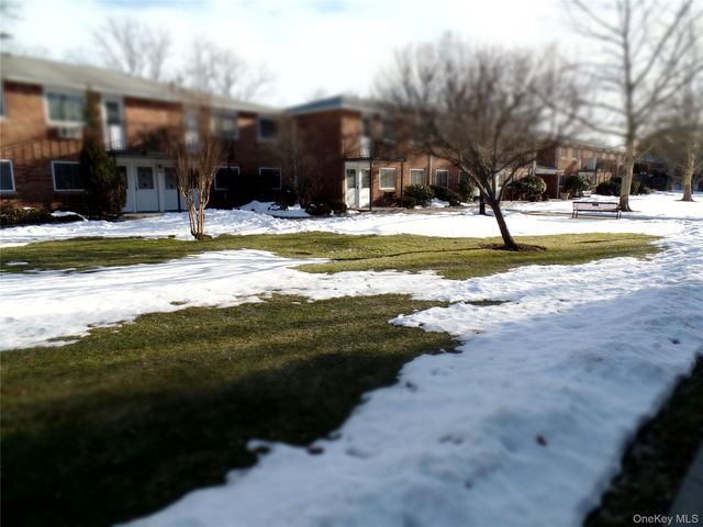 1233 Melville Rd 24, Farmingdale, NY 11735