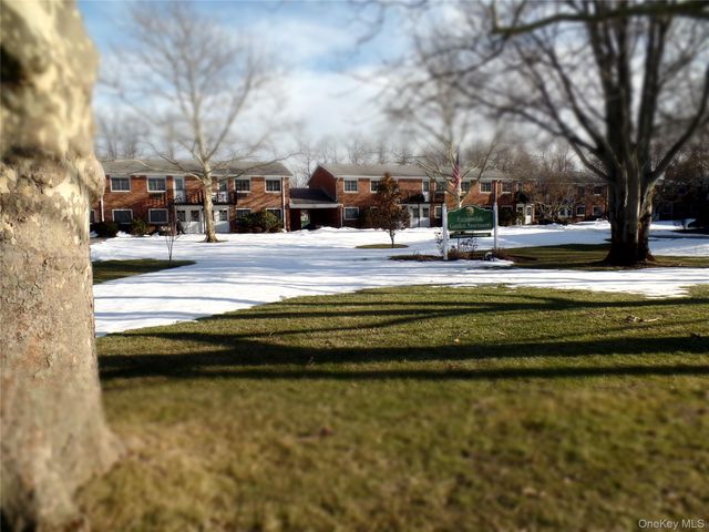 1233 Melville Rd 24, Farmingdale, NY 11735