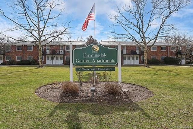 1233 Melville Rd 24, Farmingdale, NY 11735