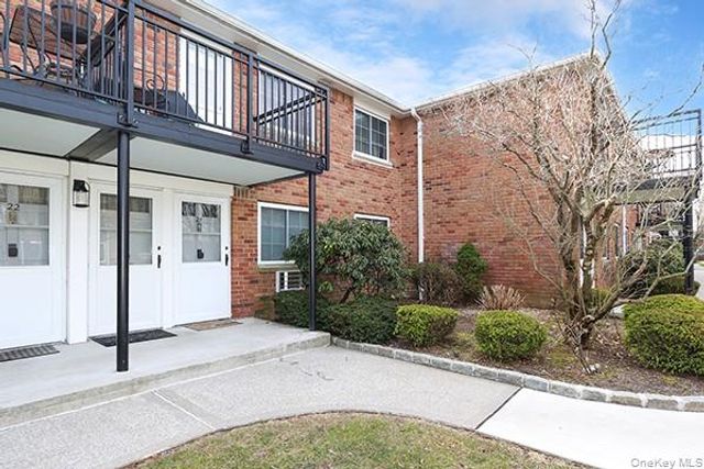 1233 Melville Rd 24, Farmingdale, NY 11735