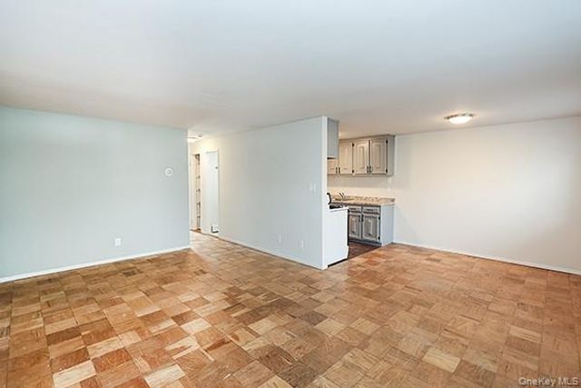 1233 Melville Rd 24, Farmingdale, NY 11735