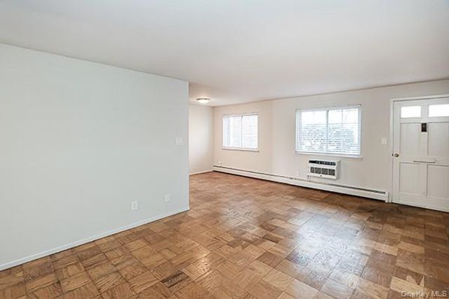 1233 Melville Rd 24, Farmingdale, NY 11735