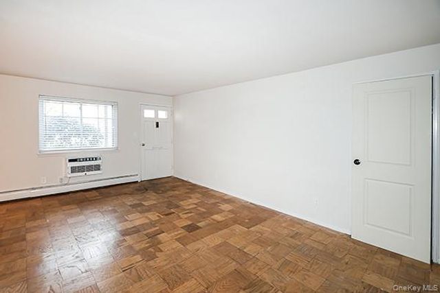 1233 Melville Rd 24, Farmingdale, NY 11735