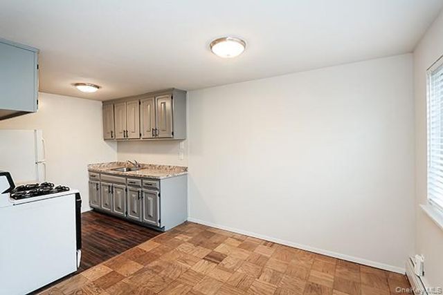 1233 Melville Rd 24, Farmingdale, NY 11735