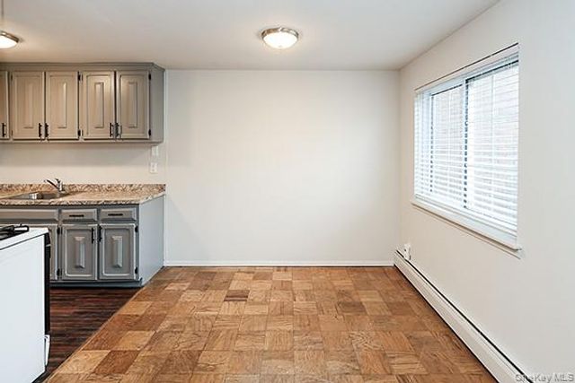 1233 Melville Rd 24, Farmingdale, NY 11735