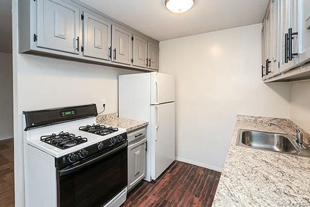 1233 Melville Rd 24, Farmingdale, NY 11735