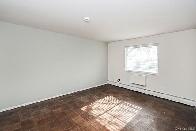 1233 Melville Rd 24, Farmingdale, NY 11735