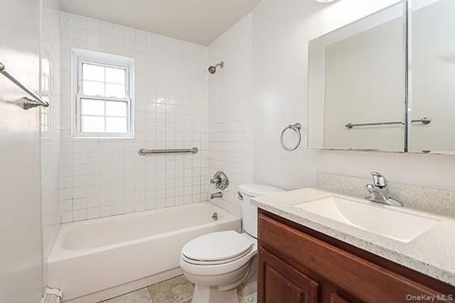 1233 Melville Rd 24, Farmingdale, NY 11735