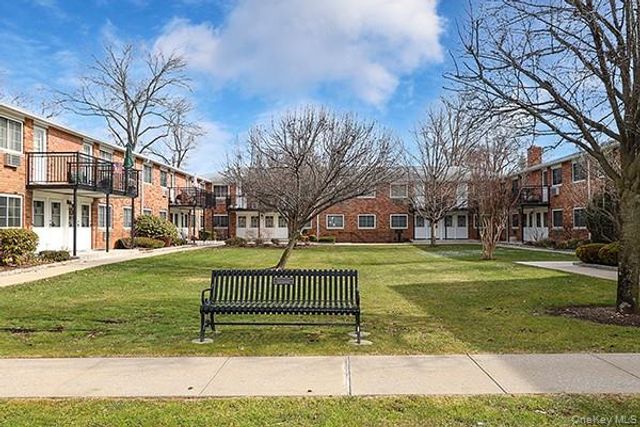 1233 Melville Rd 24, Farmingdale, NY 11735