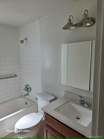 1233 Melville Rd 24, Farmingdale, NY 11735