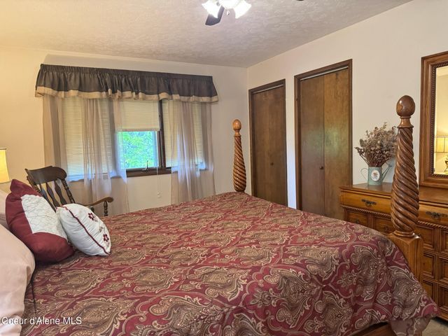 290 Syringa Heights RD, Sandpoint, ID 83864