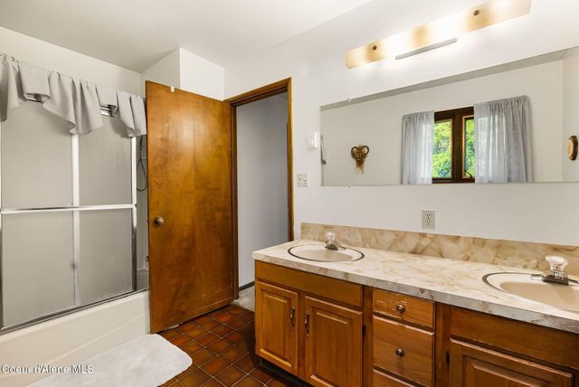 290 Syringa Heights RD, Sandpoint, ID 83864