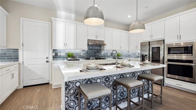 24520 Via La Sombrilla, Valencia, CA 91354
