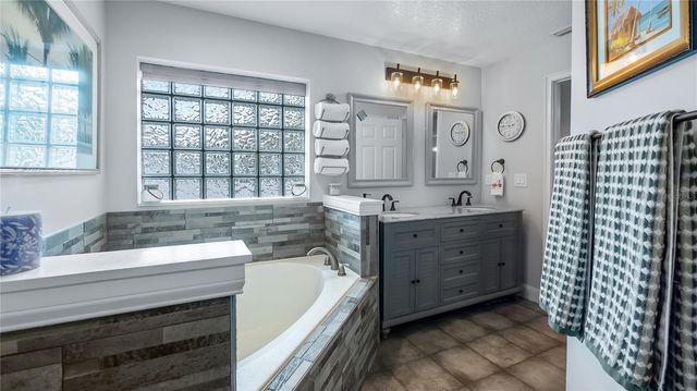 406 S PALM AVENUE, Howey In The Hills, FL 34737