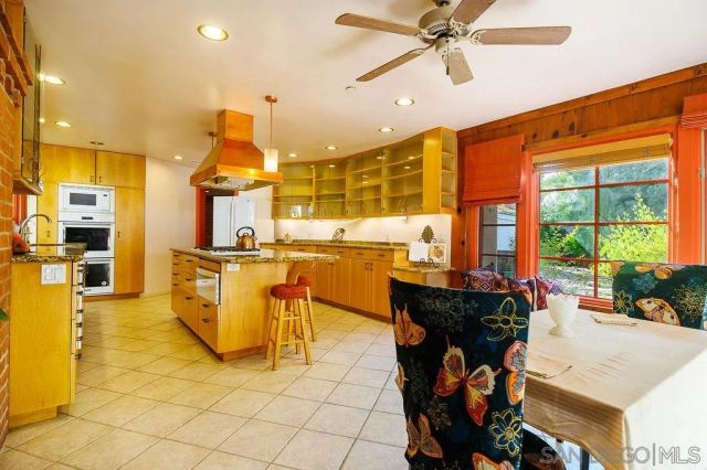 9707 Shadow Rd, La Mesa, CA 91941