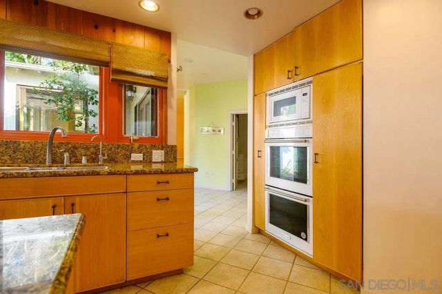 9707 Shadow Rd, La Mesa, CA 91941