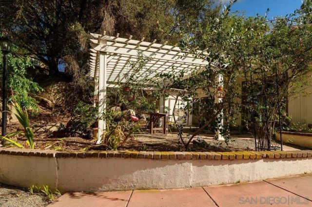 9707 Shadow Rd, La Mesa, CA 91941