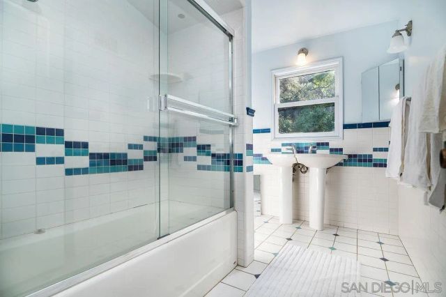 9707 Shadow Rd, La Mesa, CA 91941
