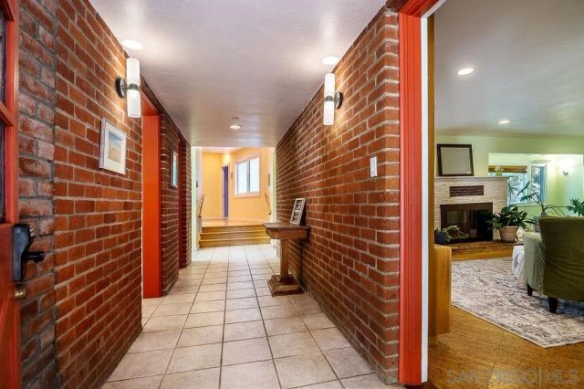 9707 Shadow Rd, La Mesa, CA 91941