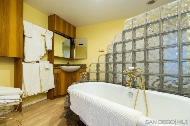 9707 Shadow Rd, La Mesa, CA 91941