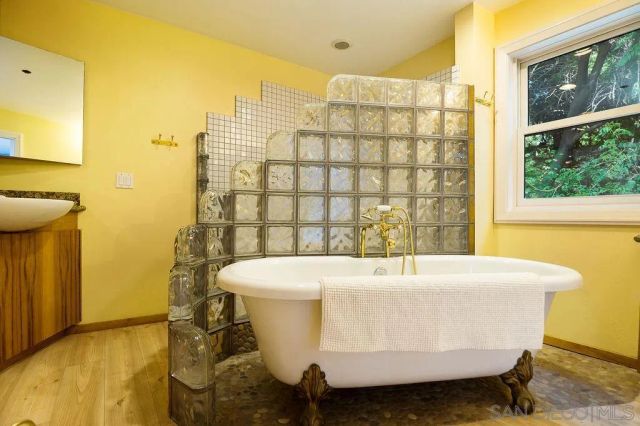 9707 Shadow Rd, La Mesa, CA 91941
