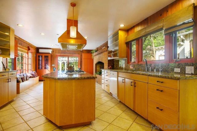 9707 Shadow Rd, La Mesa, CA 91941
