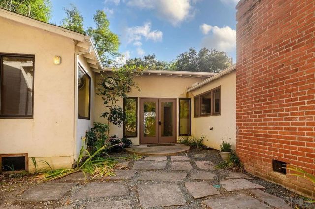 9707 Shadow Rd, La Mesa, CA 91941