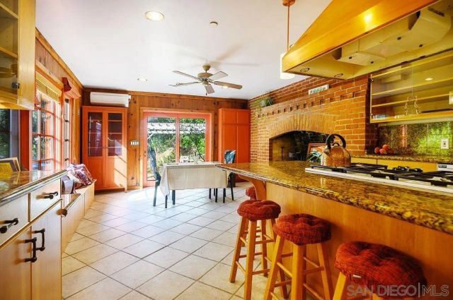9707 Shadow Rd, La Mesa, CA 91941