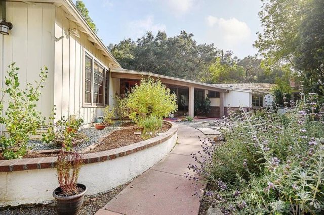 9707 Shadow Rd, La Mesa, CA 91941