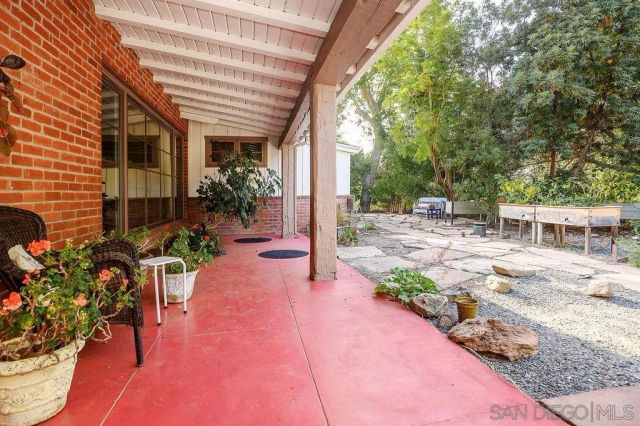 9707 Shadow Rd, La Mesa, CA 91941