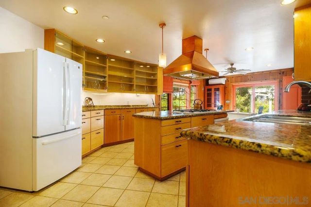 9707 Shadow Rd, La Mesa, CA 91941