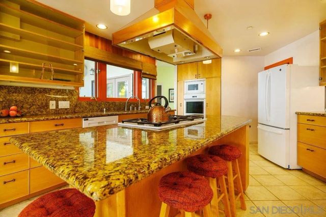 9707 Shadow Rd, La Mesa, CA 91941