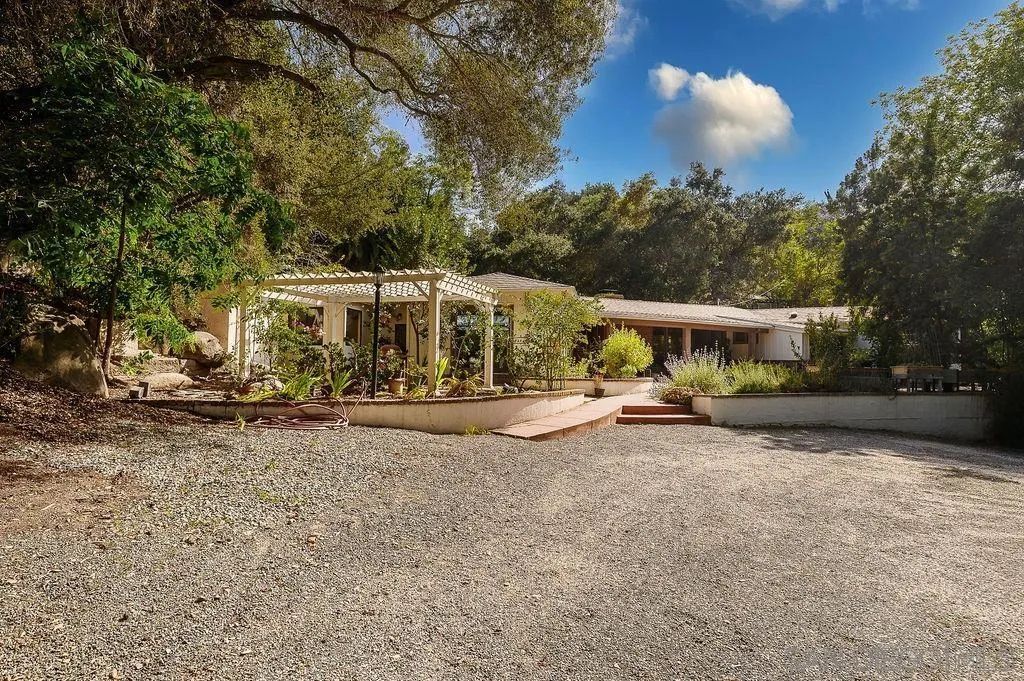 9707 Shadow Rd, La Mesa, CA 91941