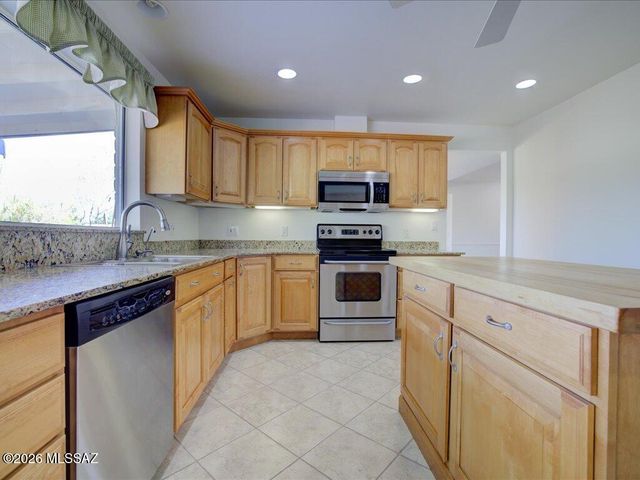 10673 E Camino Quince, Tucson, AZ 85748