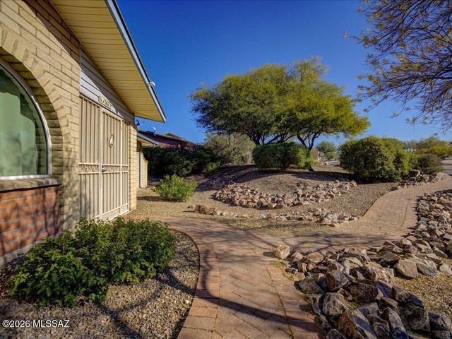 10673 E Camino Quince, Tucson, AZ 85748