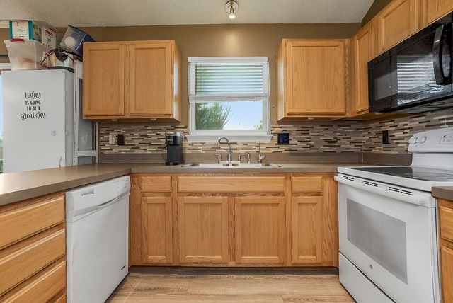 32643 W 172nd Street, Gardner, KS 66030