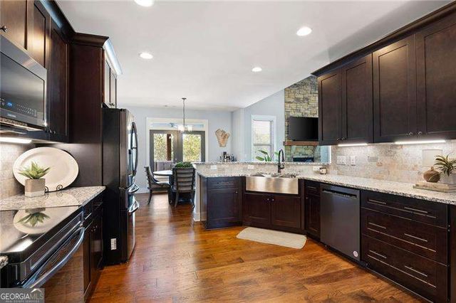 61 Roberson Drive, Cartersville, GA 30121